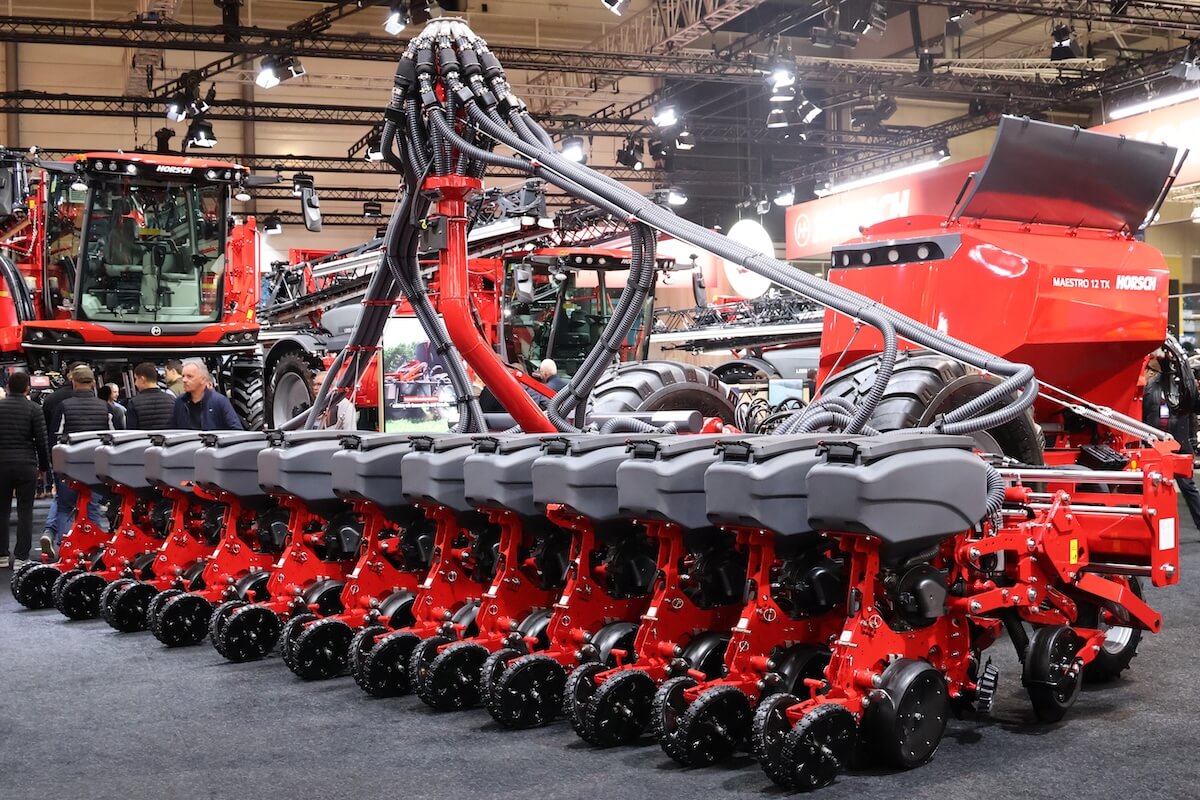 Nuova seminatrice Horsch Maestro 12 TX con dodici file e telaio telescopico idraulico